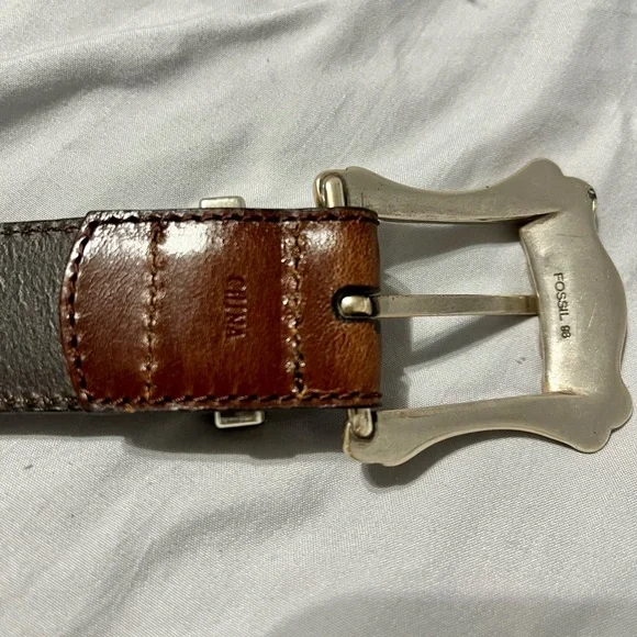 Vintage Fossil Belt Brown Leather with Silver Hardware - Picture 3 of 7